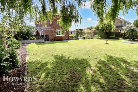 5 bedroom detached house for sale, Lowestoft Road, Gorleston