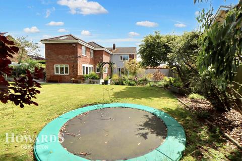 5 bedroom detached house for sale, Lowestoft Road, Gorleston