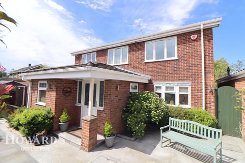 5 bedroom detached house for sale, Lowestoft Road, Gorleston