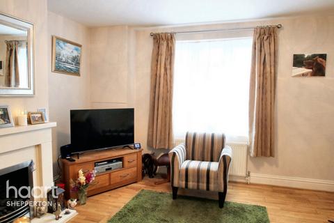 2 bedroom end of terrace house for sale, Charlton Lane, Shepperton