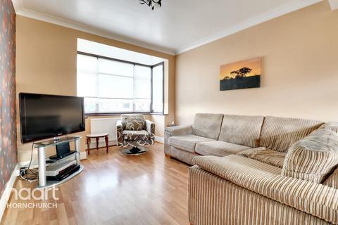 3 bedroom end of terrace house for sale, Dorrington Gardens, Hornchurch