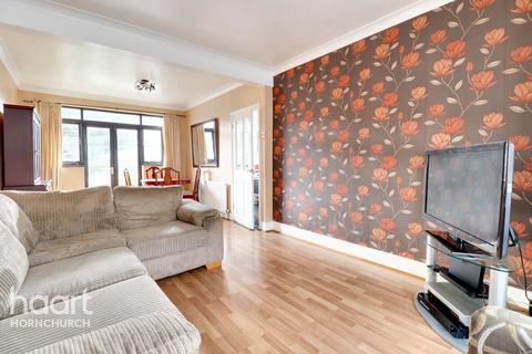 3 bedroom end of terrace house for sale, Dorrington Gardens, Hornchurch