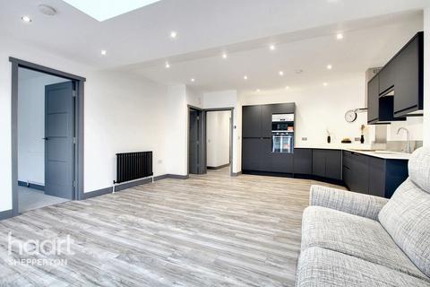 70 Vicarage Road, Sunbury-on-thames, TW16 7QH