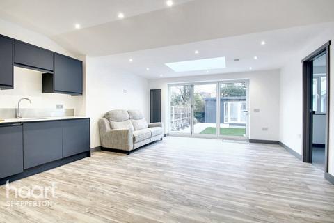 70 Vicarage Road, Sunbury-on-thames, TW16 7QH