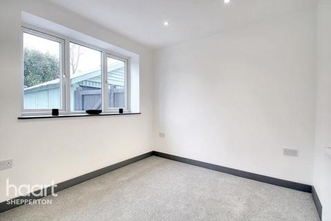 70 Vicarage Road, Sunbury-on-thames, TW16 7QH