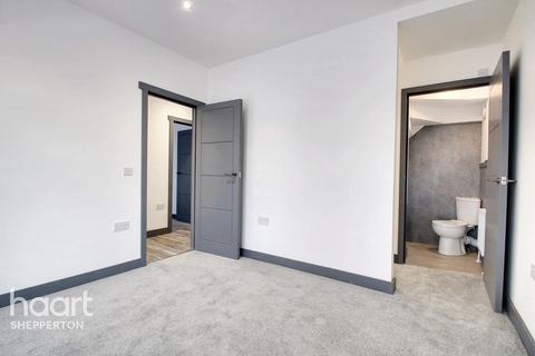 70 Vicarage Road, Sunbury-on-thames, TW16 7QH