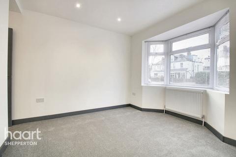 70 Vicarage Road, Sunbury-on-thames, TW16 7QH
