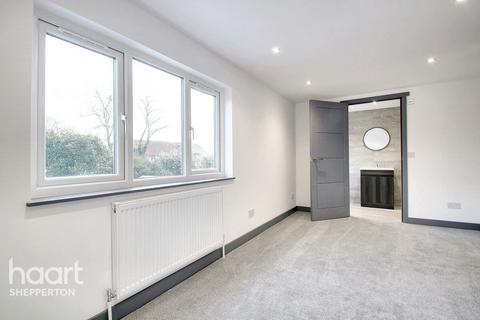 70 Vicarage Road, Sunbury-on-thames, TW16 7QH