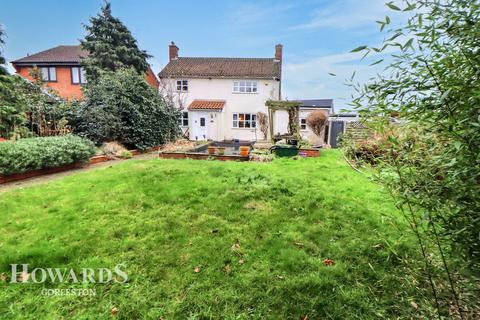 4 bedroom detached house for sale, Beccles Road, Bradwell