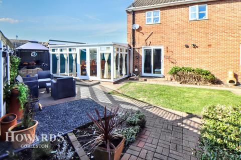 4 bedroom detached house for sale, Beccles Road, Bradwell