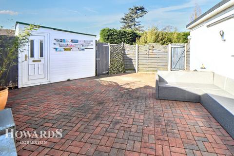 4 bedroom detached house for sale, Beccles Road, Bradwell