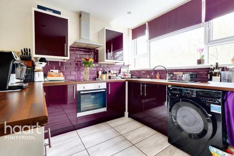 3 bedroom maisonette for sale, Viaduct Court, Pontypool