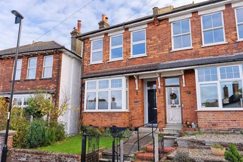 15 Fairdene Road, Coulsdon, CR5 1RD