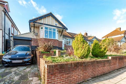 4 bedroom bungalow for sale, Horns Road, Ilford, IG6