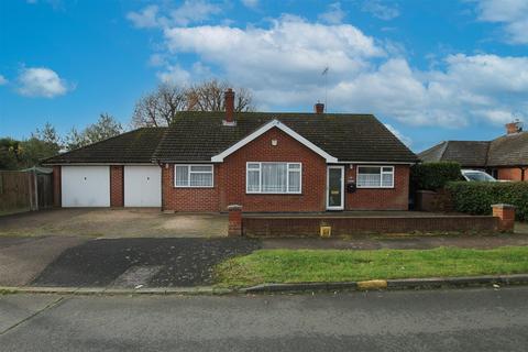 3 bedroom detached bungalow for sale, Elmtree Avenue, Kelvedon Hatch, Brentwood