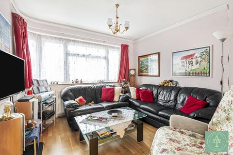 3 bedroom semi-detached house for sale, Farmleigh, London, N14