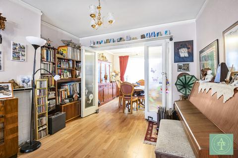 3 bedroom semi-detached house for sale, Farmleigh, London, N14