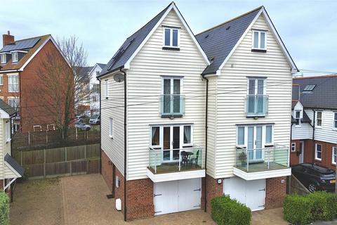 3 bedroom townhouse for sale, Coronation Road, Burnham-on-Crouch