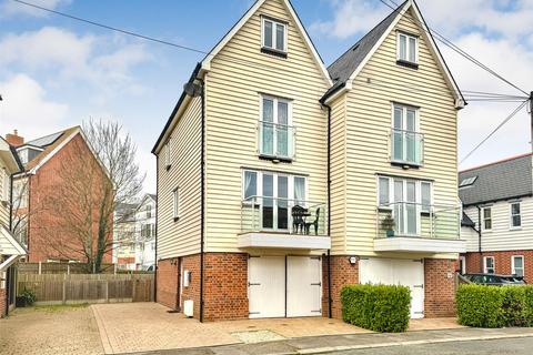 3 bedroom townhouse for sale, Coronation Road, Burnham-on-Crouch