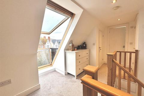 21 Coronation Road, Burnham-on-crouch, CM0 8HW