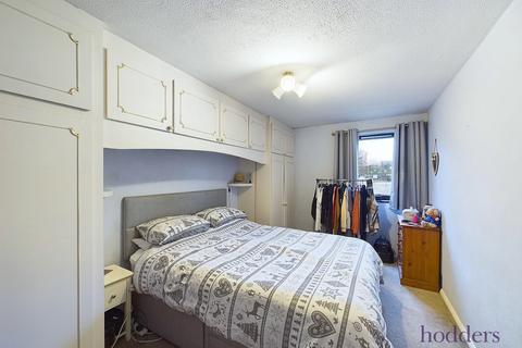 2 bedroom apartment for sale, Flemish Fields, Chertsey, Surrey, KT16