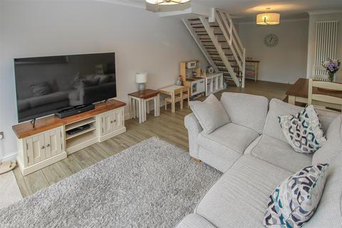 3 bedroom end of terrace house for sale, Park Meadow, Doddinghurst, Brentwood