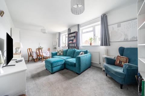 2 Spreckley Close, Henlow, SG16 6HY