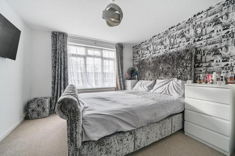 3 Denton Way, Frimley, Camberley, GU16 8UQ