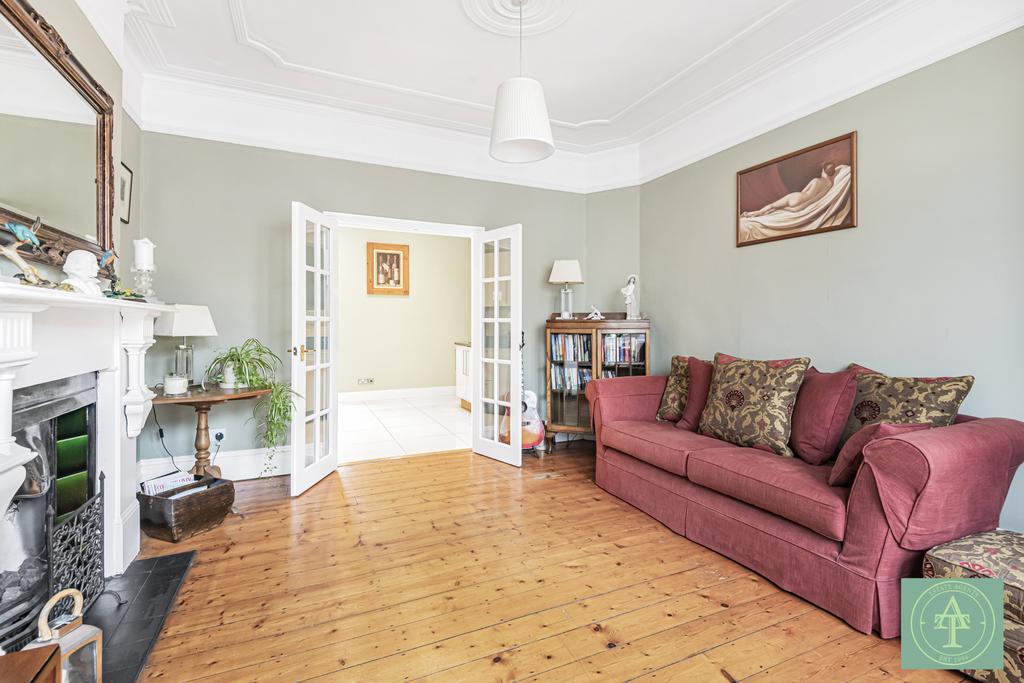 Conway Road, Southgate, London, N14 2 bed flat for sale - £575,000