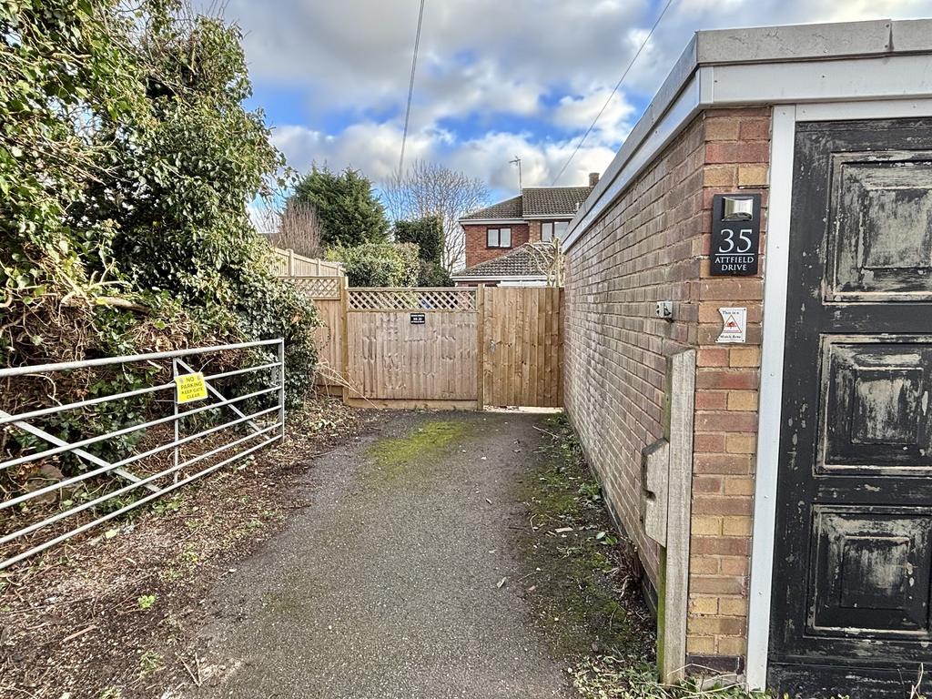 GARAGE &amp; DRIVEWAY