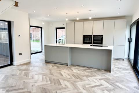 4 bedroom detached house for sale, Woodford, SK7