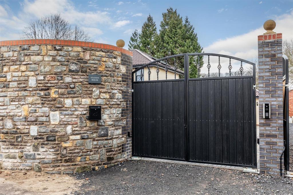 Station Road, Henbury Entrance Gate.jpg