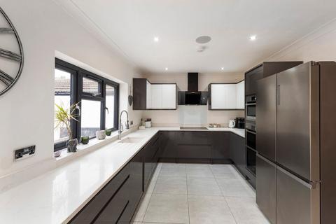 18 First Avenue, Bexleyheath, DA7 5SX