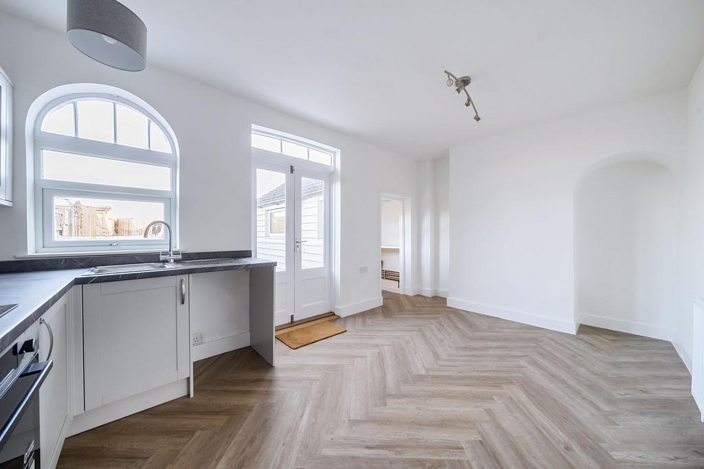 Kitchen/Dining Room (1)