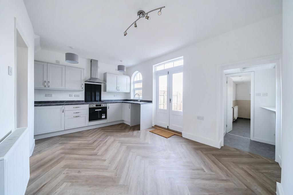 Kitchen/Dining Room (3)