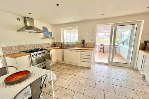 4 bedroom property for sale, Manor Drive, Peacehaven BN10