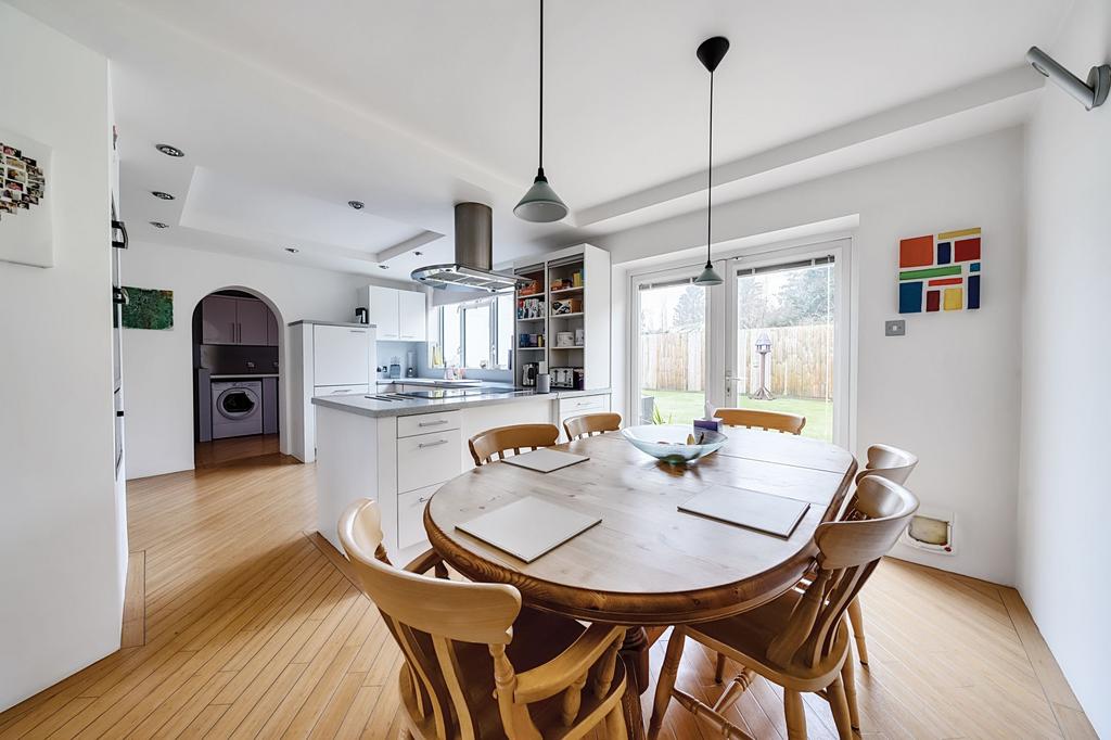 Kitchen/Dining Room (2)