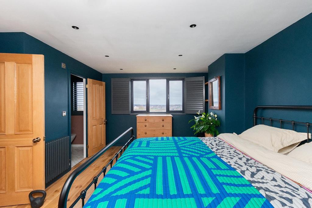 1 S3 R9 KE - Bedroom O.jpg