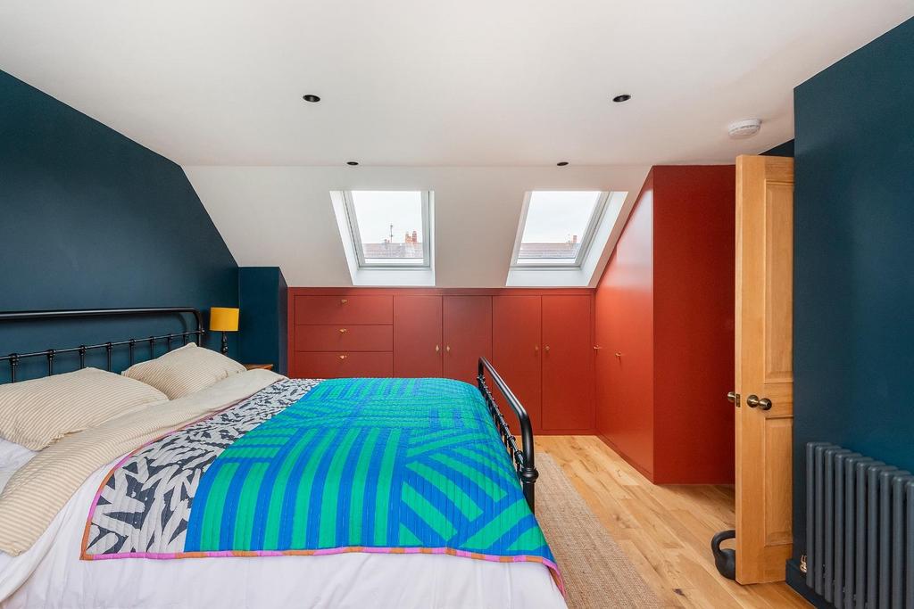 1 S3 R9 KE - Bedroom N.jpg