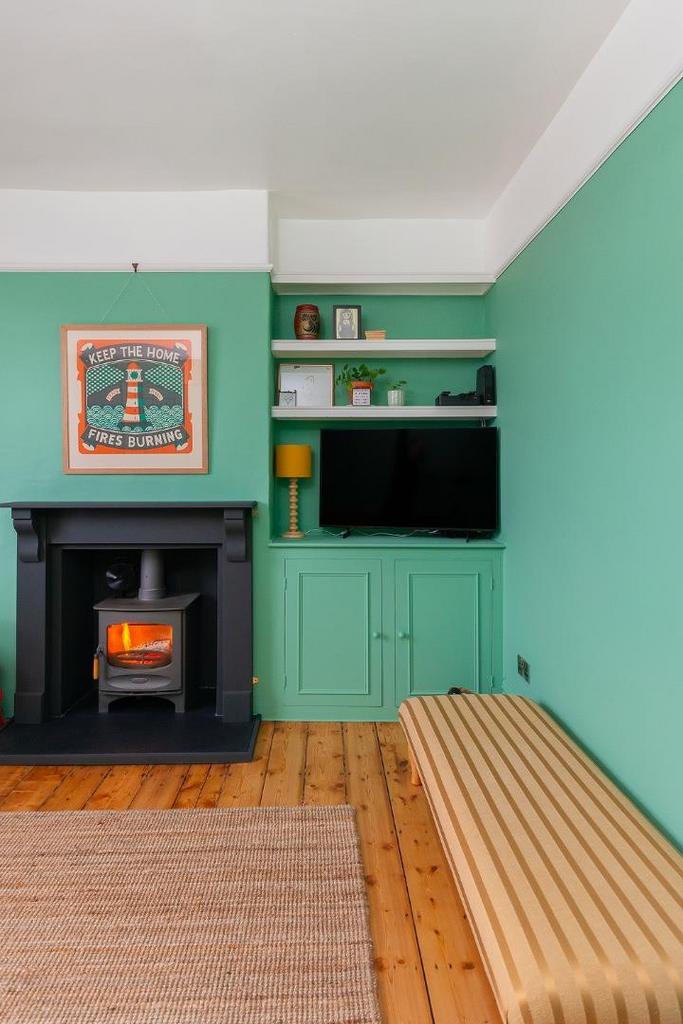 1 S3 R9 KE - Living Room E.jpg
