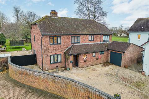 5 bedroom detached house for sale, Golders Close, Aylesbury HP18