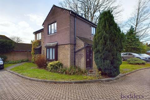 1 bedroom house for sale, Countisbury Gardens, Addlestone, Surrey, KT15