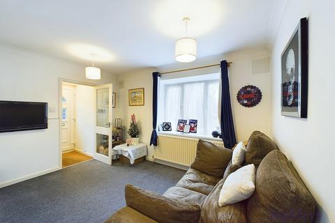 1 bedroom house for sale, Countisbury Gardens, Addlestone, Surrey, KT15