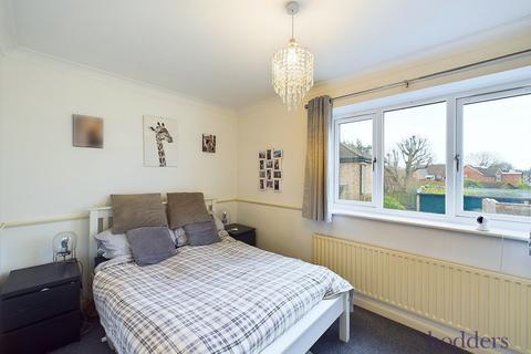 1 bedroom house for sale, Countisbury Gardens, Addlestone, Surrey, KT15