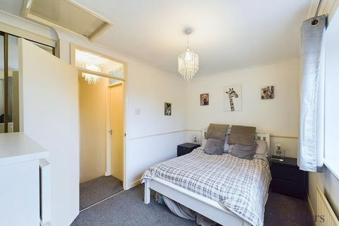 1 bedroom house for sale, Countisbury Gardens, Addlestone, Surrey, KT15