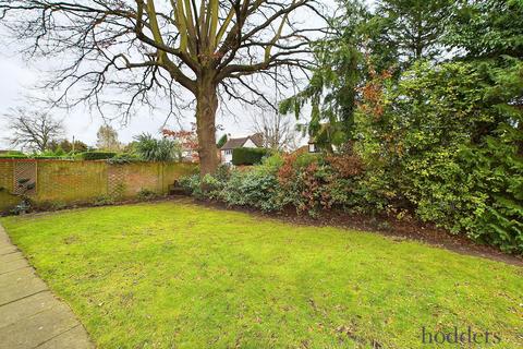 15 Countisbury Gardens, Addlestone, KT15 1RS