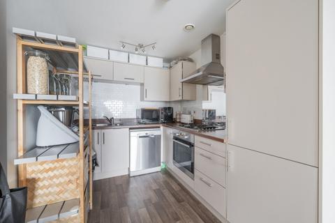 1 bedroom flat for sale, Victory Park Road, Addlestone, Surrey, KT15