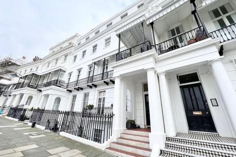 2 bedroom flat to rent, 24 Lewes Crescent, Brighton BN2