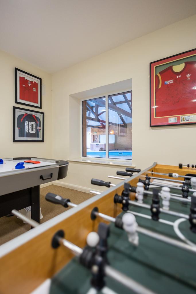 Games Room through to the Pool