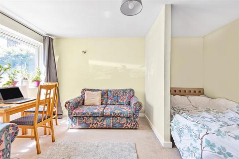 Studio for sale, Sudbury Hill, Harrow on the Hill